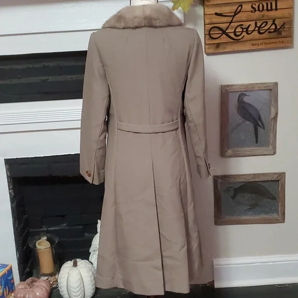 Vintage,  Sears green wool coat with real fur collar. - Picture 7 of 14